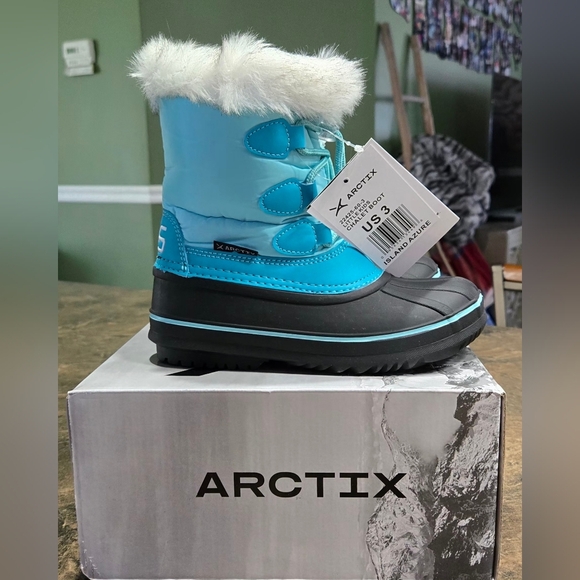 Arctix Kids Boots in Aqua and Black #1107 - Picture 6 of 11